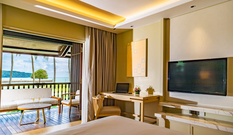 asia-holidays-malaysia-langkawi-pelangi-beach-resort-spa-langkawi-pelangi-suite-living-room